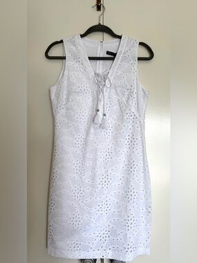 NEW White House Black Market White Lace-Up Eyelet Shift Dress